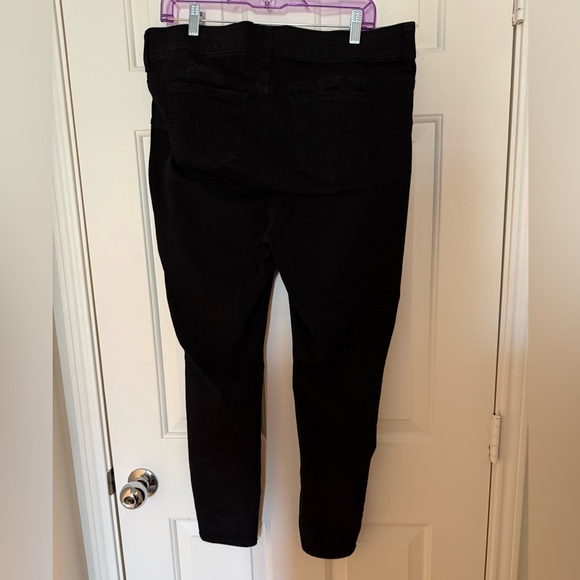 Torrid black bombshell skinny jeans women’s plus size 16 short - Picture 2 of 5